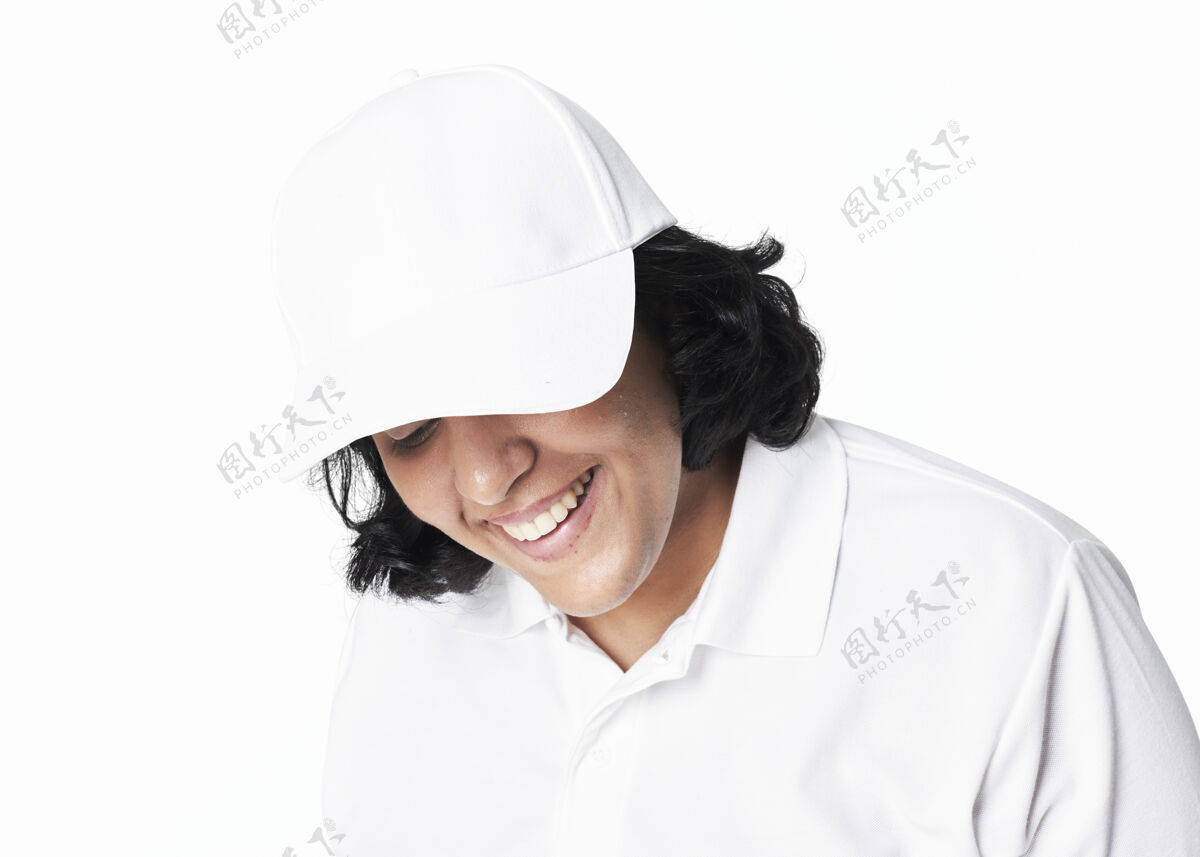马球衫穿加大码时尚白帽服饰的女士服饰女士加大尺寸