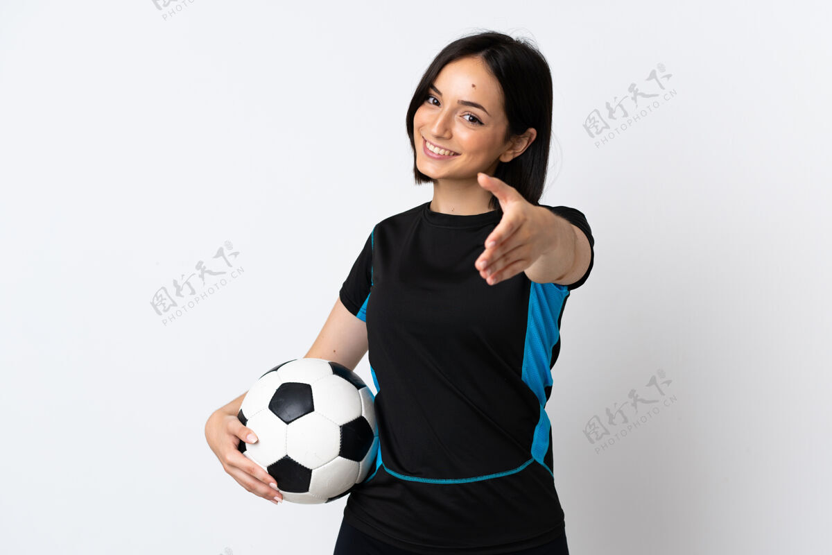 比赛年轻的足球运动员女子孤立在白色背景握手成交好合作交易合作伙伴