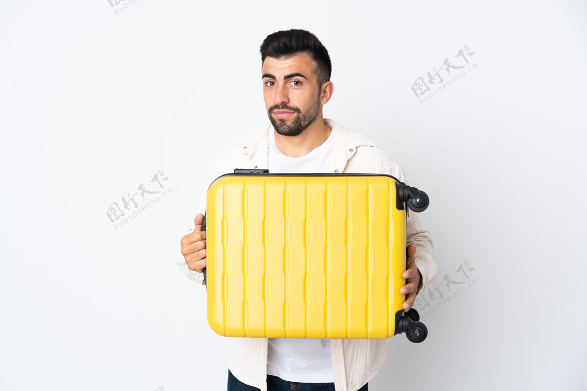西班牙裔一个白人男子带着旅行箱在度假简介包男性