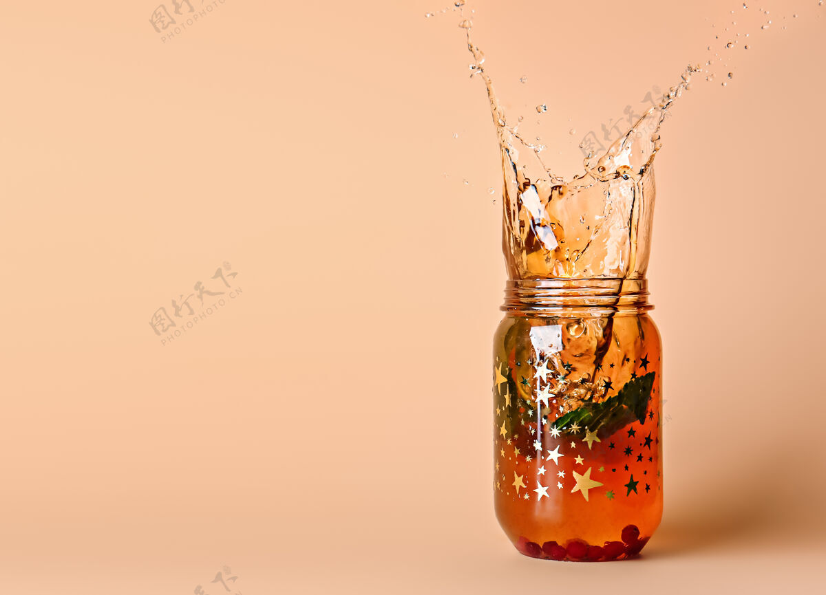 芳香一罐泼着颜色的凉茶美味抗氧化有机