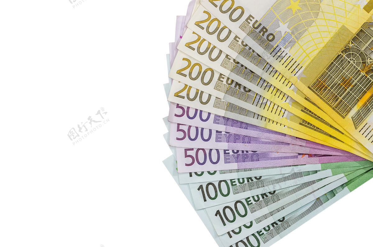 欧元100欧元的钞票被隔离在白色上货币金融银行