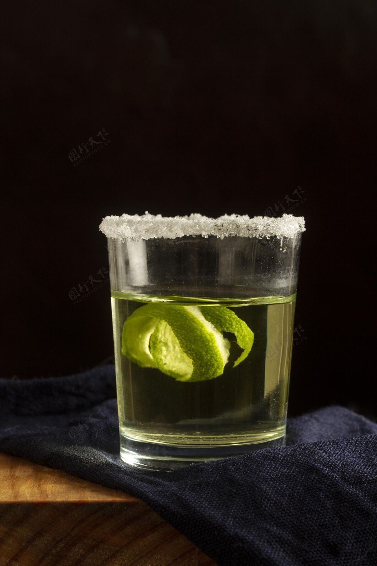排列美味的mezcal饮料酒酒精墨西哥