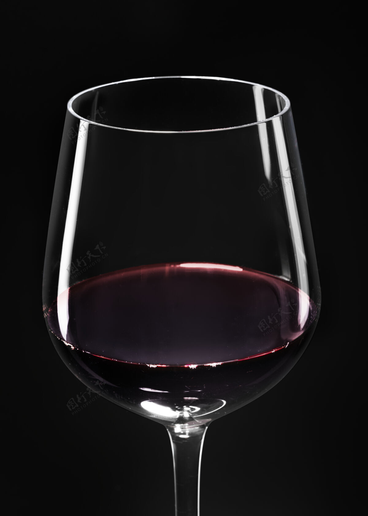 酒杯黑底红酒酒杯红酒葡萄酒酒精饮料