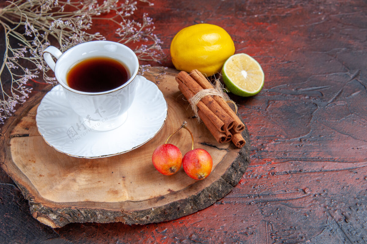 茶杯前视图-一杯柠檬茶 深色背景茶营养品健康