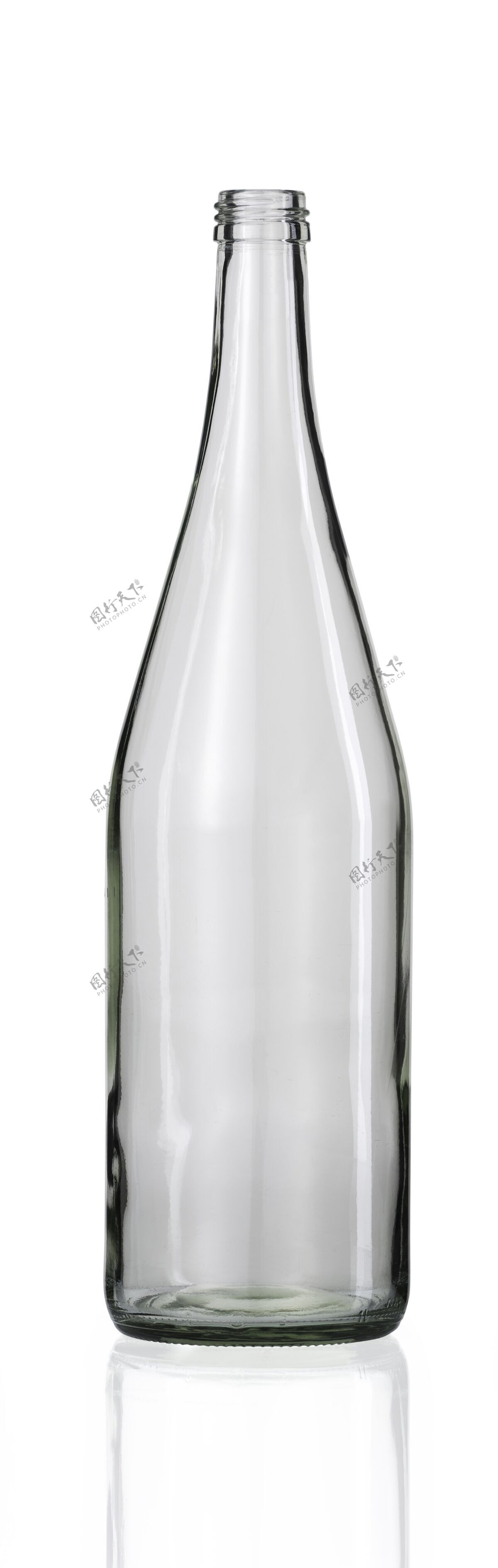 反射空玻璃瓶下面有一个白色的倒影透明酒精葡萄酒