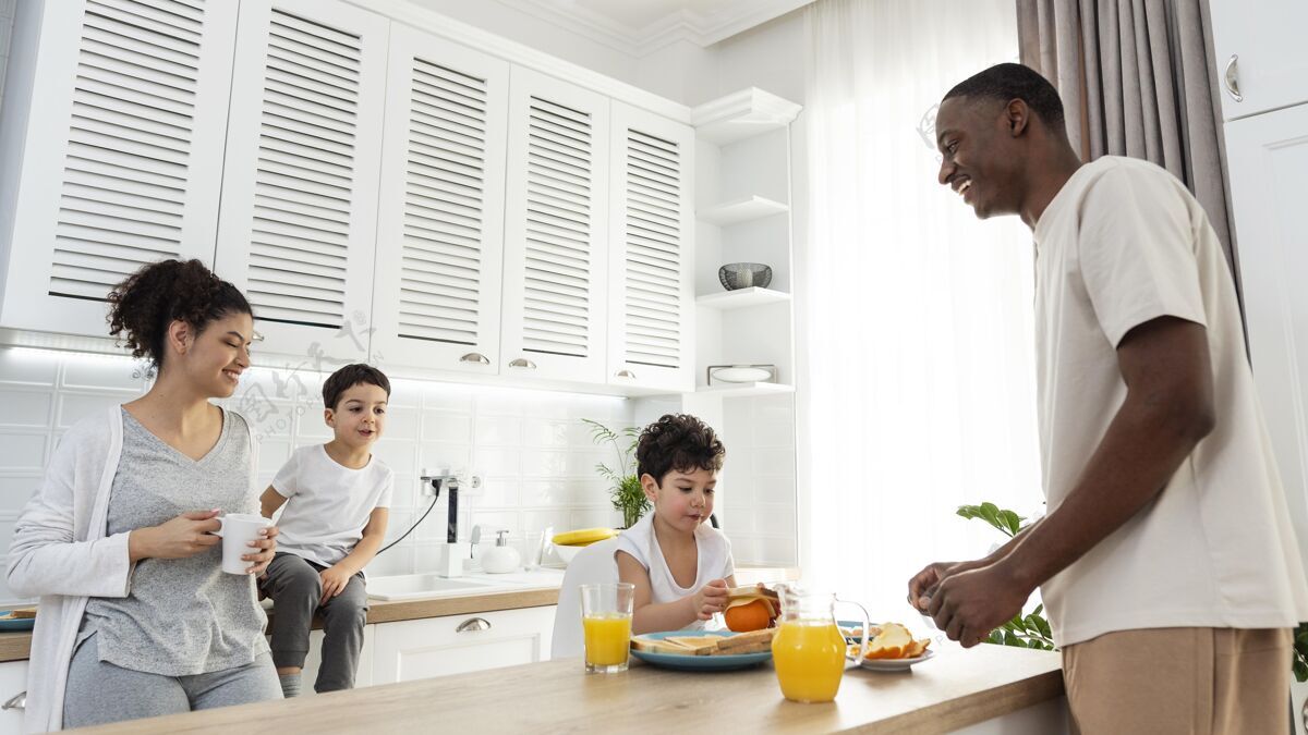 快乐的家庭黑人家庭早餐快乐爱优质时间家庭早餐