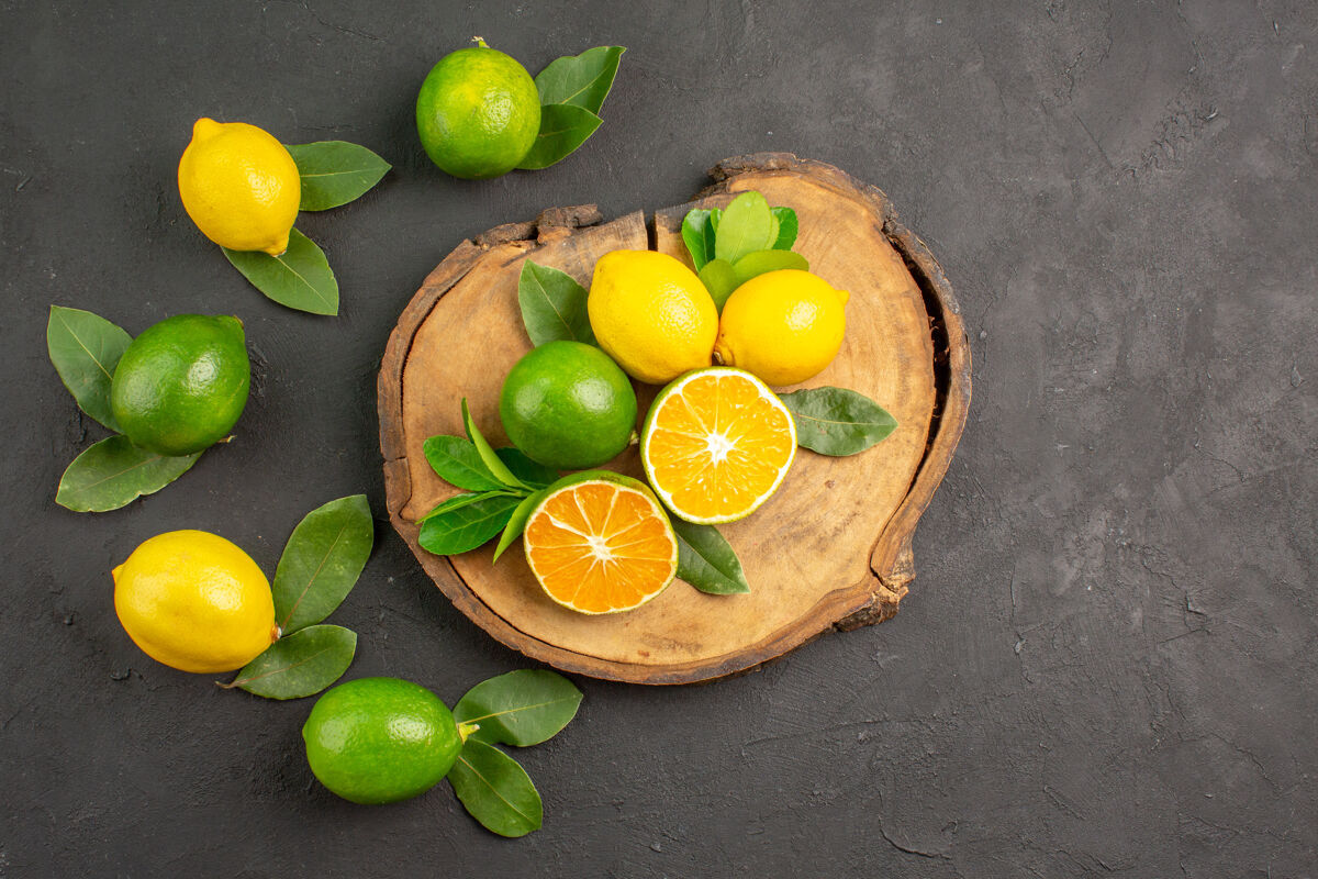 顶级顶视图新鲜的酸柠檬 深色的水果 柠檬 柑橘深色柠檬水果