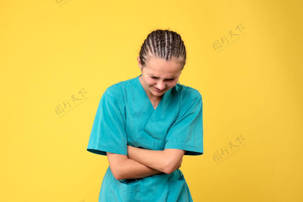 人正面图女医生穿着医用衬衫 健康情感科维德彩色护士医院人情绪女医生