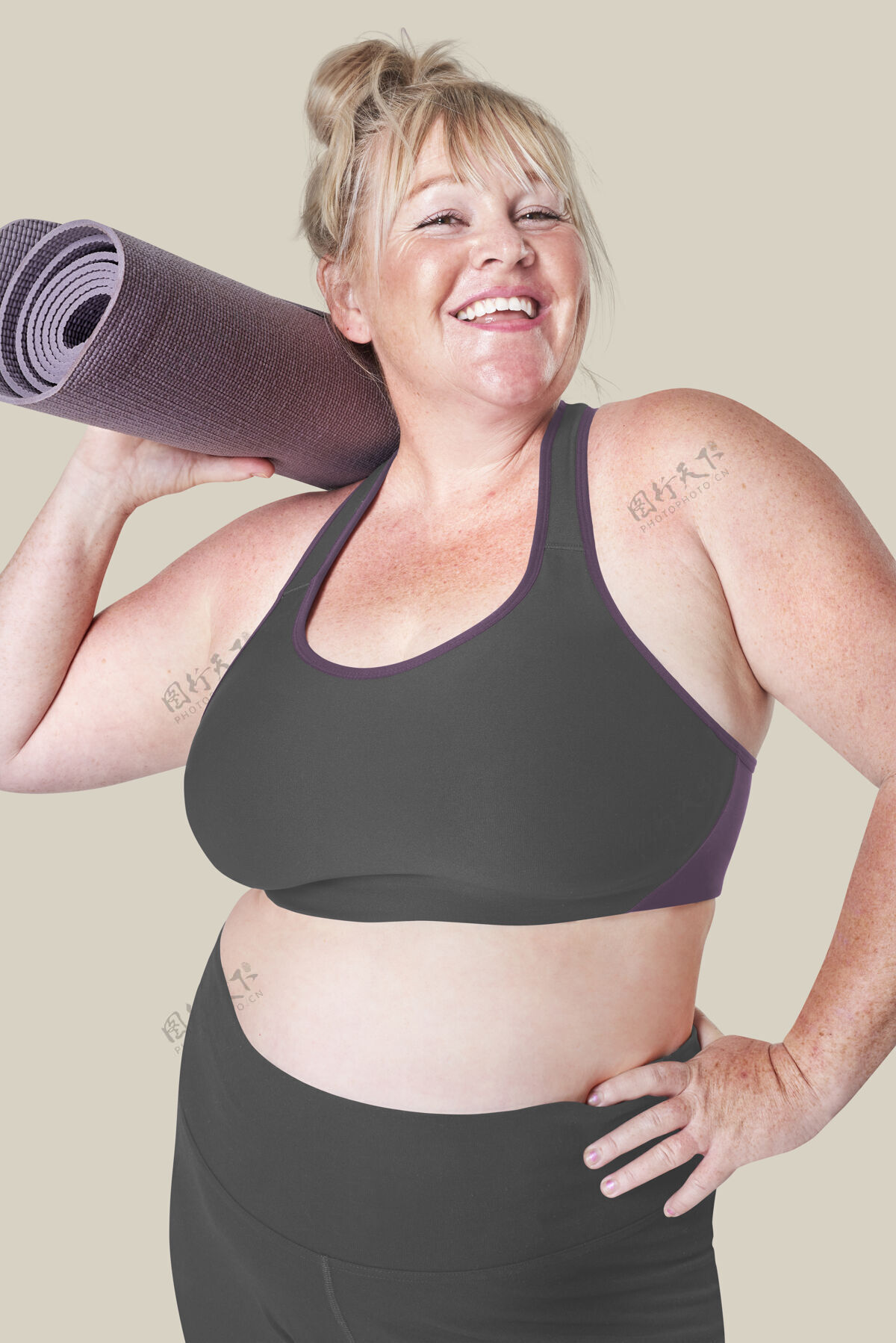 曲线身体积极曲线女士运动装瑜伽垫服装升华人物