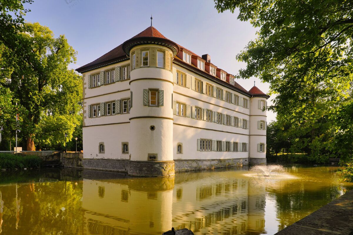 美丽德国巴德拉佩瑙城堡奇迹湖泊天空