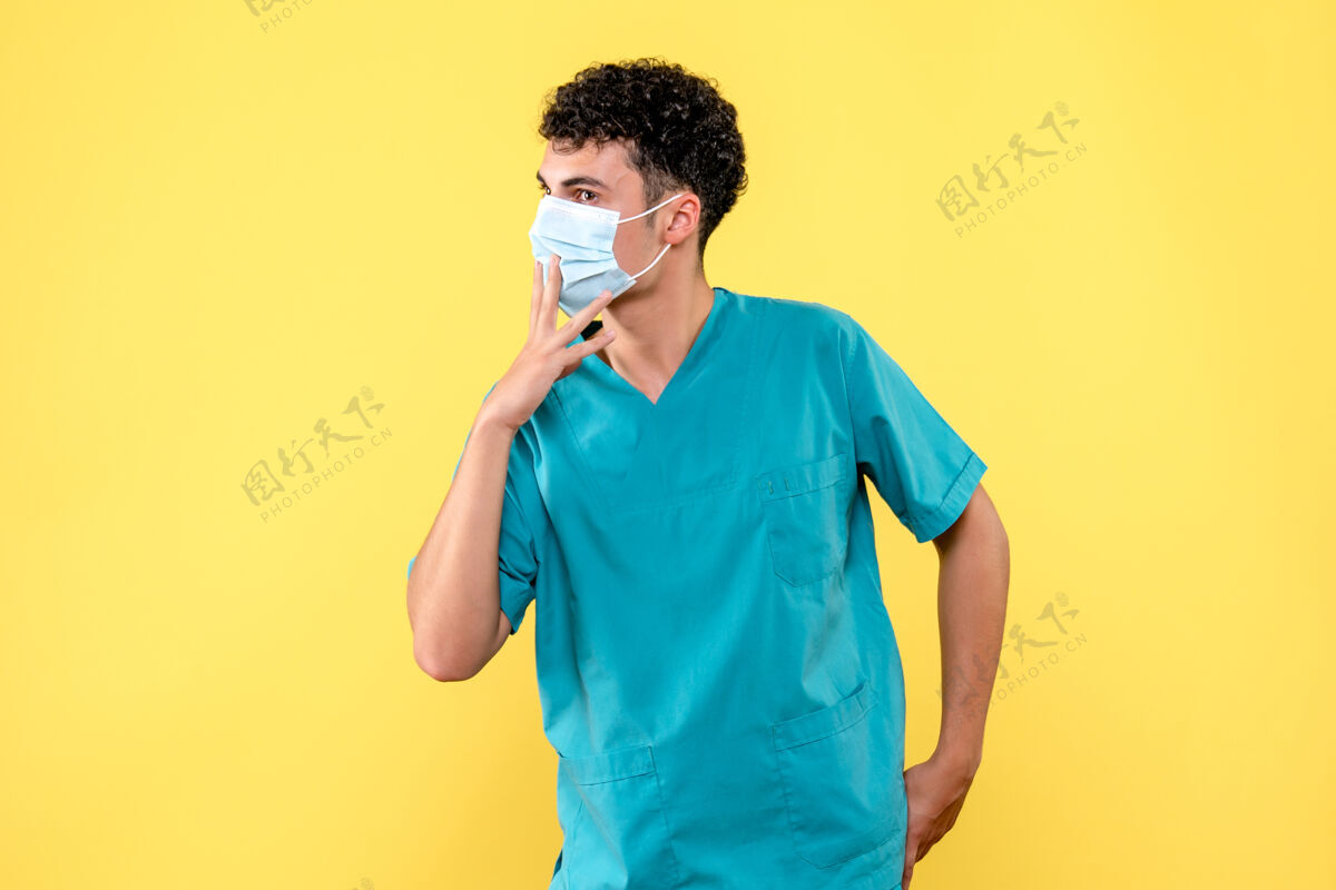 娱乐戴面罩的医生说现在很多吸烟者都感染了冠状病毒成人冠状病毒谚语