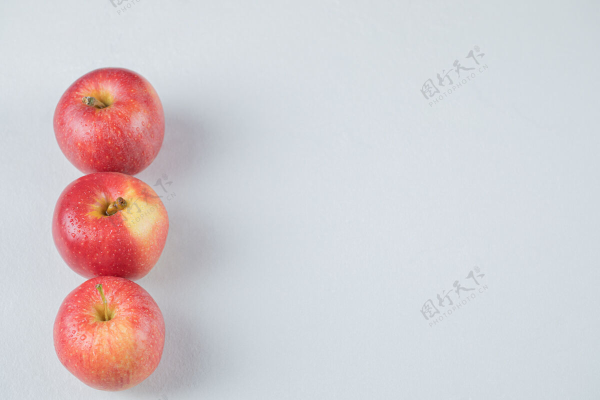 异国情调孤立在白色表面上的苹果品质新鲜季节