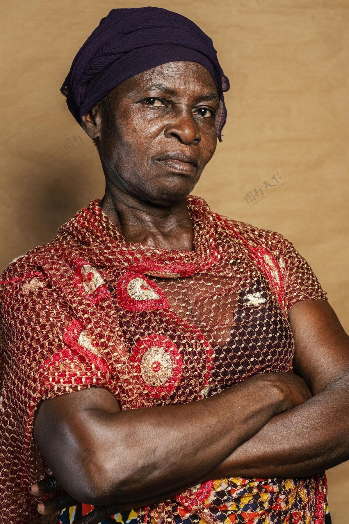 肖像穿着传统服装的非洲老妇人非洲非裔美国人传统