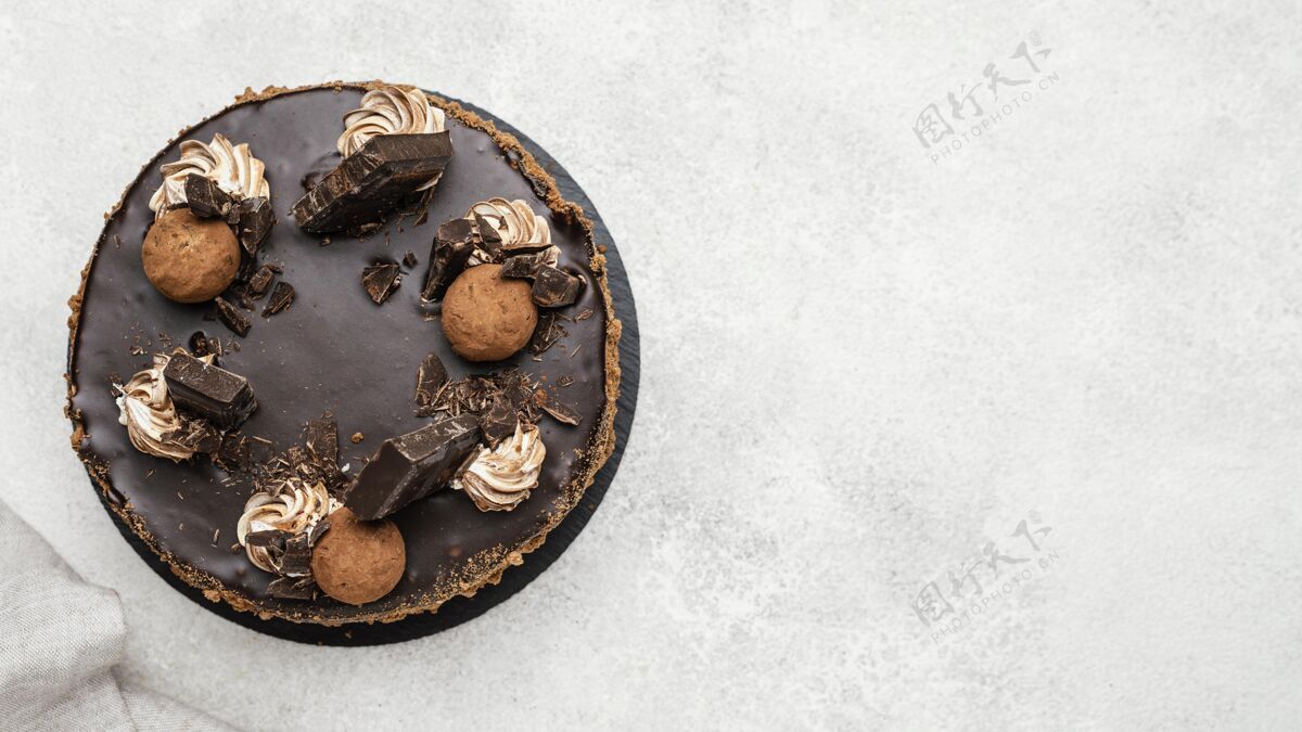 甜品带复制空间的甜巧克力蛋糕顶视图水平甜点美食