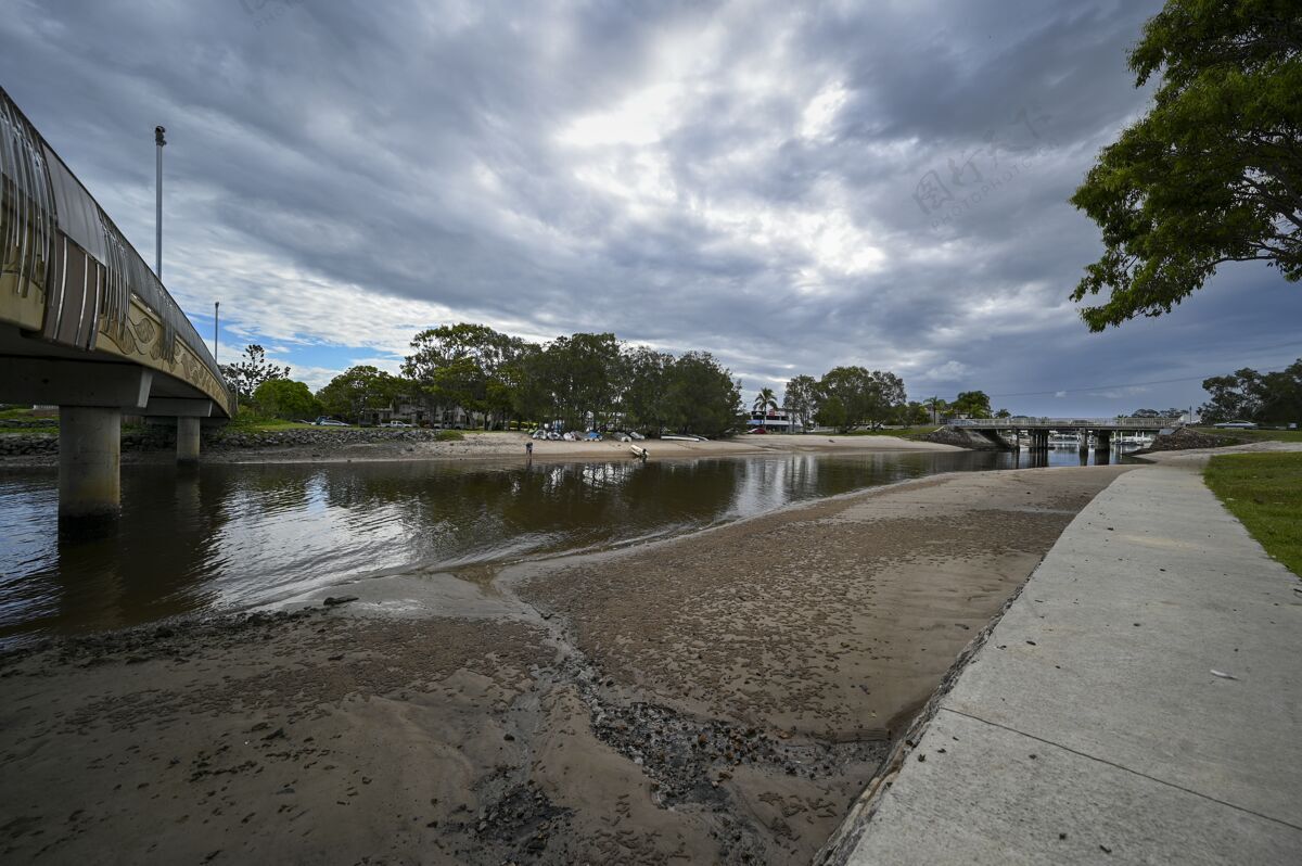 水澳大利亚郊区的mooloolaba河的照片运河城市蓝色