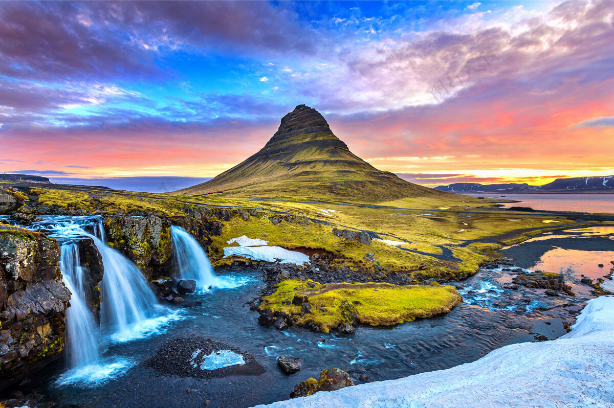 傍晚冰岛日出时分 美丽的景色奇妙溪流景观