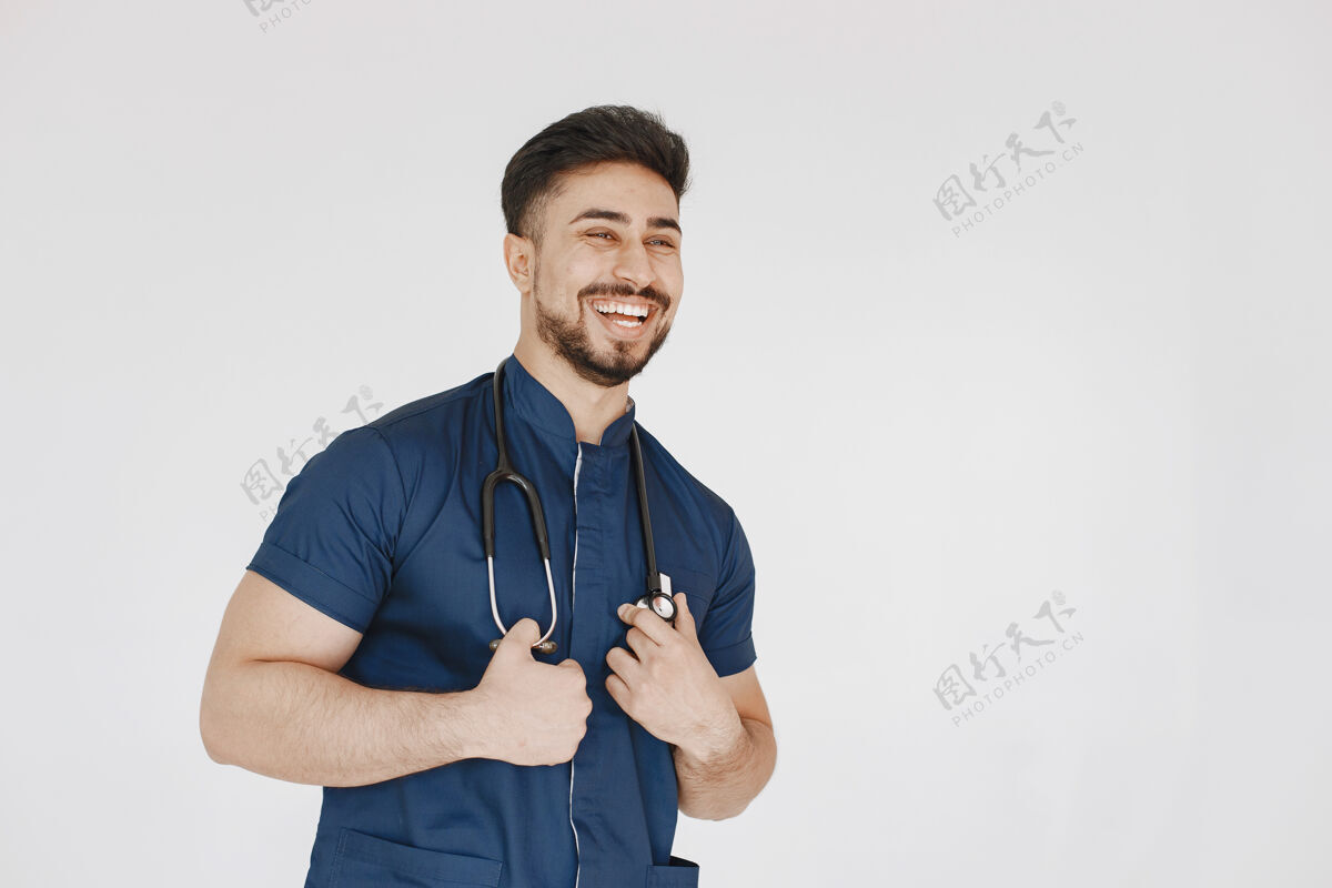 实践国际医学生穿蓝色制服的人带听诊器的医生护士帅哥工人