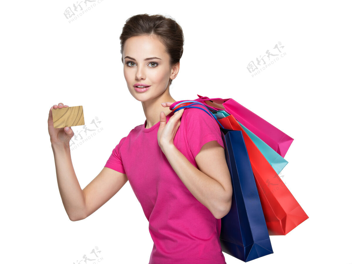 购买有购物袋和信用卡的快乐女人购买女买