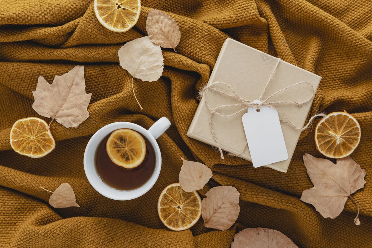 温暖顶视图茶和干柠檬片礼品盒舒适房子房间