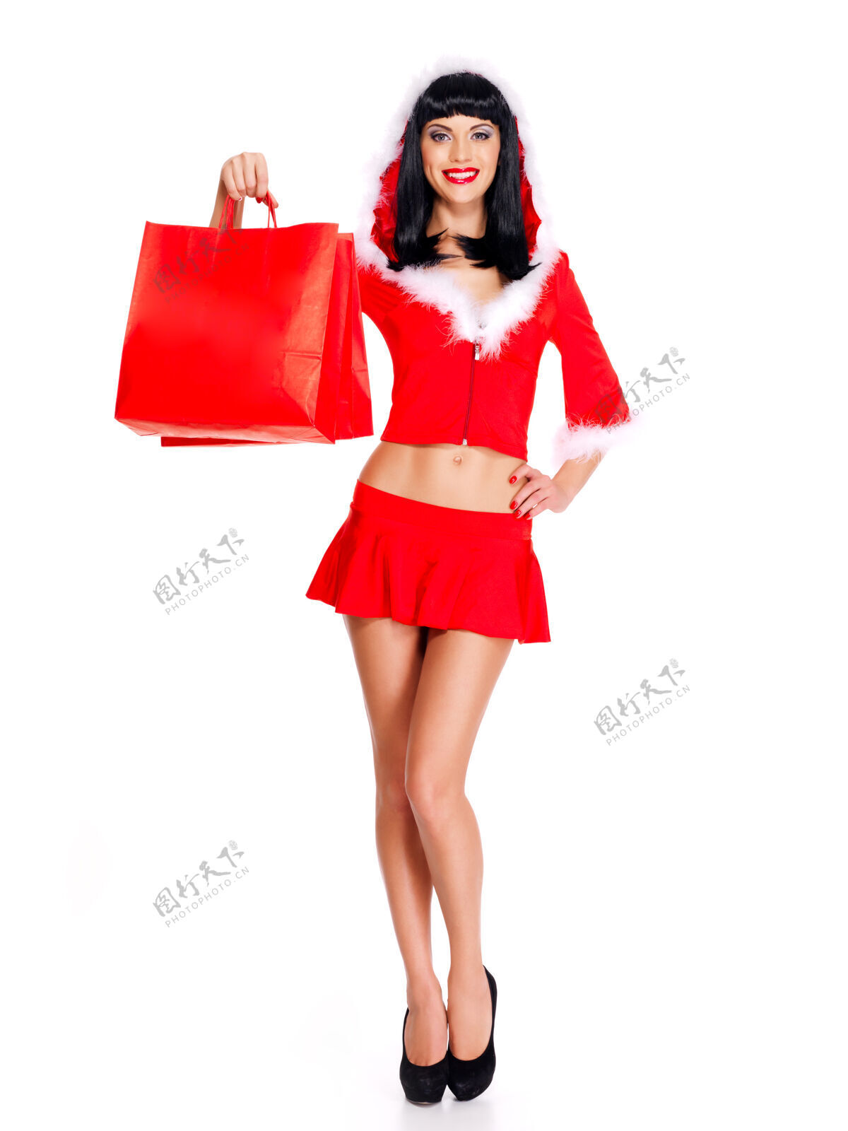 购物美丽雪女的完整肖像拿着红色购物袋-孤立在白色购物袋礼物年