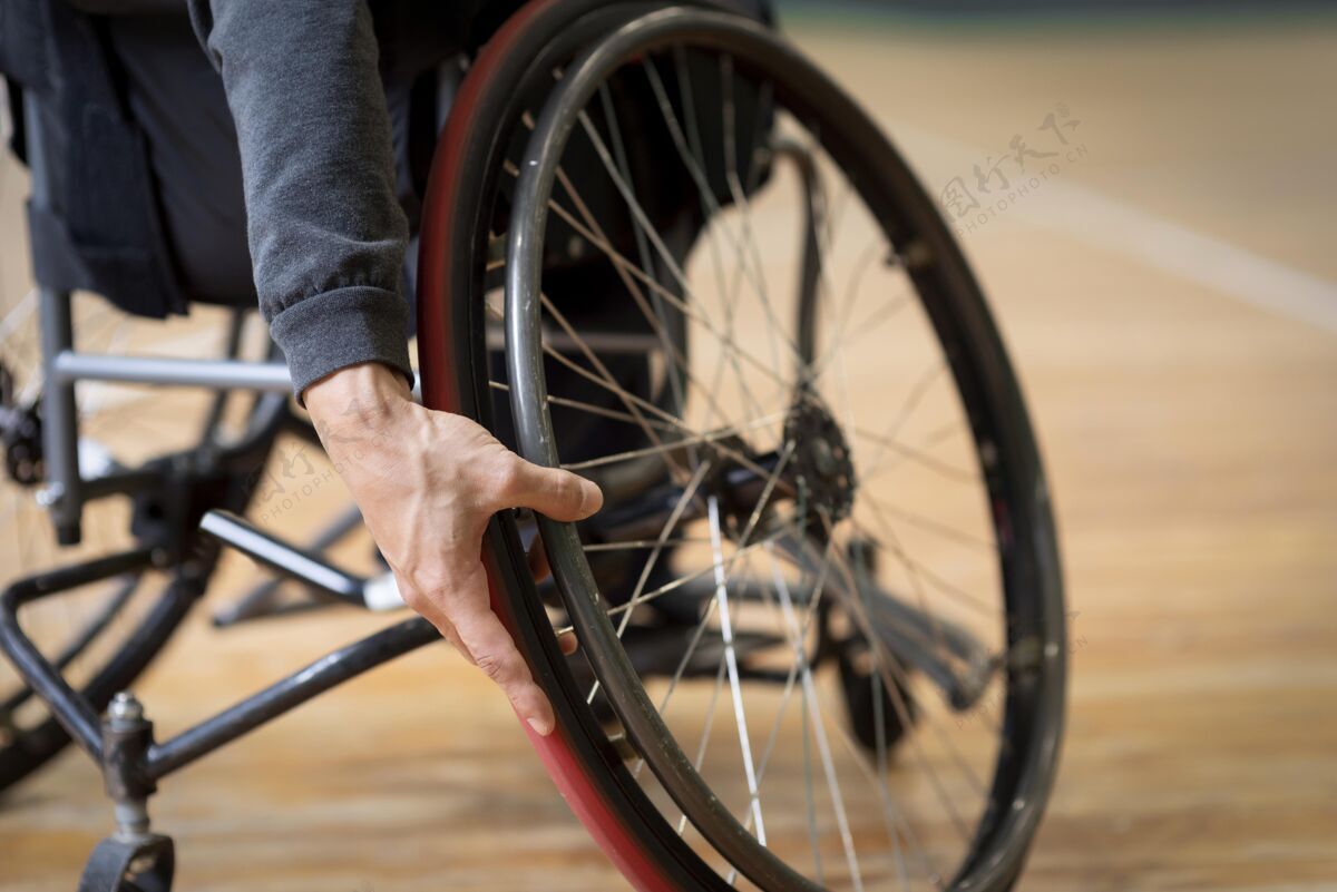 残疾篮球场上的残疾人特写镜头健活方式残疾